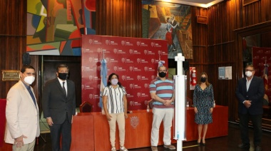 La UNSE presentó un dispositivo electromecánico que destruye gérmenes en ambientes