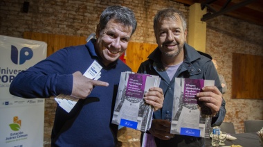 Manes brindó una charla multitudinaria en la UNC y recorrió la Universidad Popular de Estación Juárez Celman