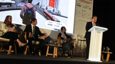 El rector de la UNSE expuso en Smart City Expo Santiago