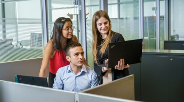 Grupo Techint recorre el país para incorporar a 400 jóvenes profesionales y pasantes