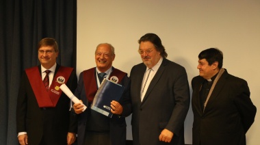 José María del Corral recibió el título de Doctor Honoris Causa de UFASTA