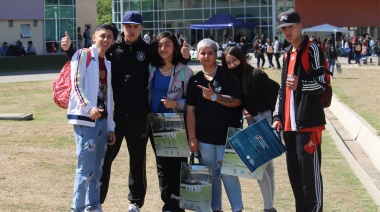 Estudiantes de escuelas secundarias visitaron la UNM en la ExpoCarreras y Feria de Ciencias