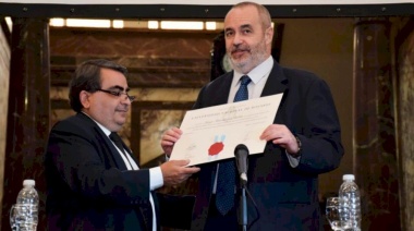 La UNR hizo entrega del título Doctor Honoris Causa a Jorge Manzanares Robles