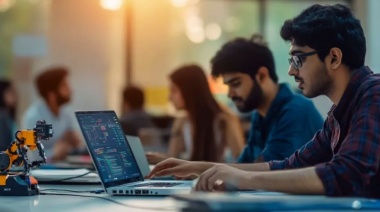 Carreras tecnológicas y científicas lideran la demanda y los salarios en Argentina