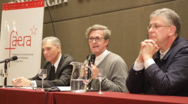 El rector de la UCA presentó ciclos de educación en el cierre de las jornadas de FAERA junto con Mons. García Cuerva