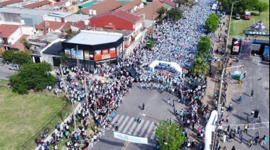 Más de 15 mil personas honraron los 40 años de democracia argentina en el Maratón UNLaM