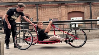 Estudiante de la UNLa desarrolló una bicicleta para un integrante de la Selección Argentina de tenis adaptado