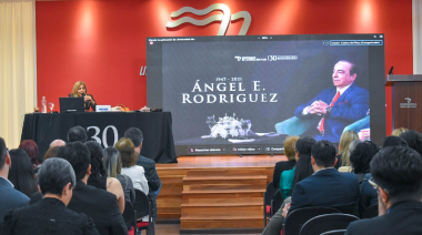 La Universidad de la Cuenca del Plata homenajeó al Rector Fundador con una jornada académica multimodal
