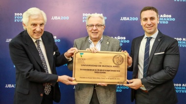 UNCAUS entregó una placa conmemorativa a los 200 años de historia de la UBA