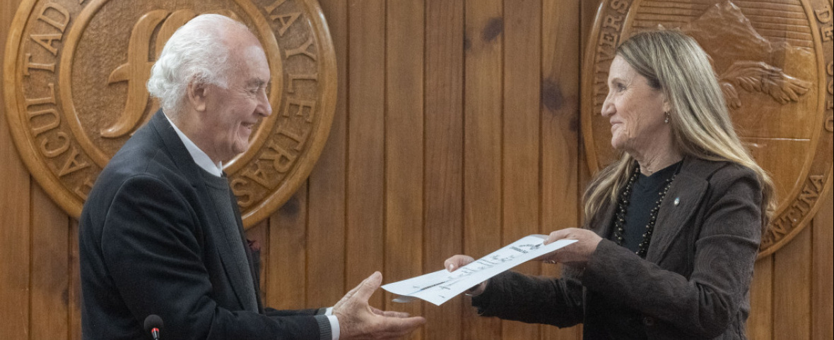 Hugo Francisco Bauzá es Doctor Honoris Causa de la UNCUYO