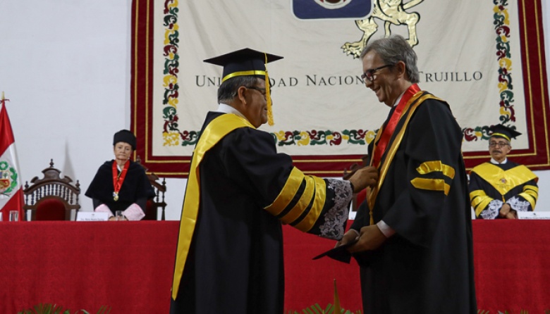 El rector Boretto recibió el Doctor Honoris Causa de la Universidad Nacional de Trujillo