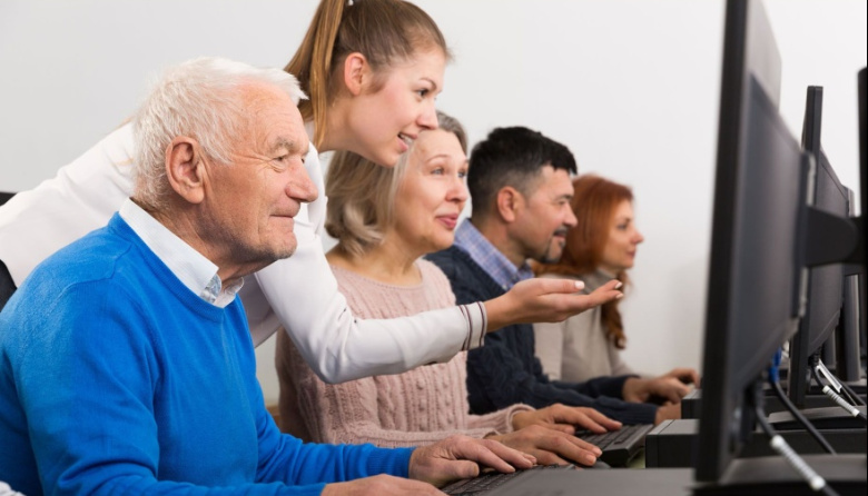 Programa de verano para adultos mayores en la UCC