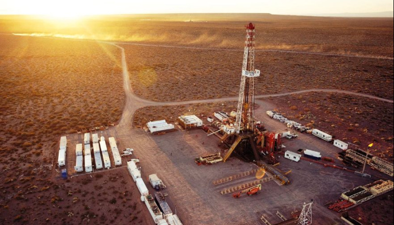 Formar talento para Vaca Muerta: UFLO y CENOVA ofrecen becas universitarias del 50%