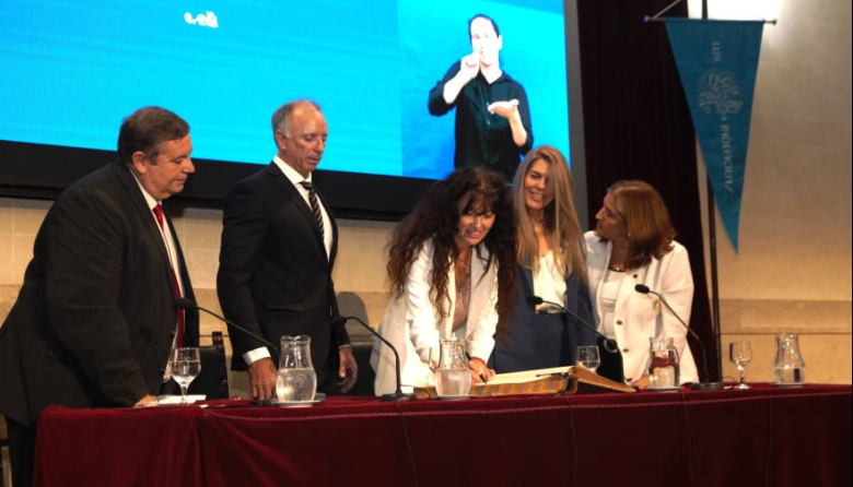 Asumió Laura Tarabella, primera rectora mujer en la historia de la UNL