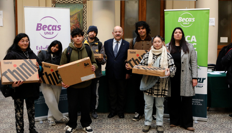 La UNLP entregó 265 computadoras a estudiantes