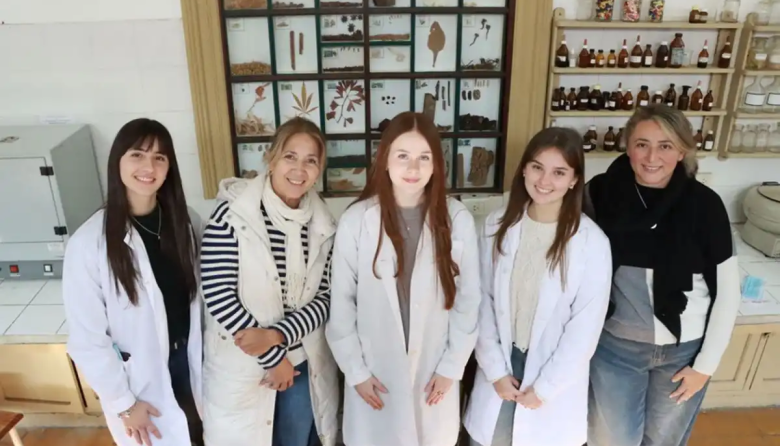 Alumnas de Farmacia de la UNT diseñan gomitas saludables para combatir el estrés
