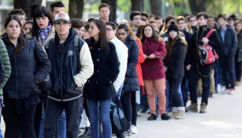 Juventudes desiguales: la exclusión va más allá del estudio y el trabajo