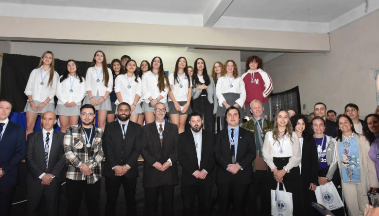 La UCALP reconoció la excelencia de sus estudiantes, abanderados y deportistas