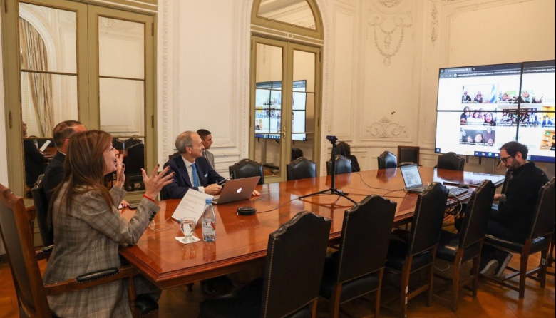 Presentan un plan de conectividad para establecimientos educativos de todo el país
