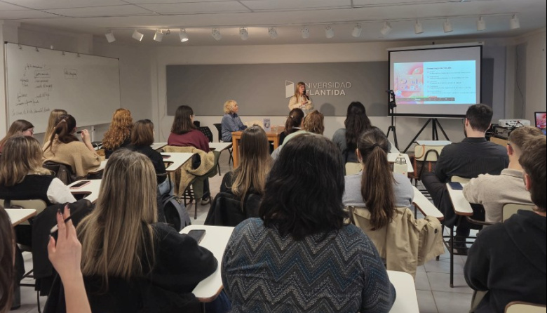 Educación a distancia: lanzan carreras universitarias enfocadas en IA e innovación pedagógica