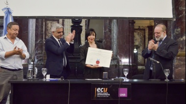 Emilce Cuda, nueva Doctora Honoris Causa de la UNR