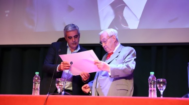 La UNR hizo entrega del título Doctor Honoris Causa al Dr. Ricardo Guibourg