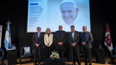 Entrevistando a Francisco: reconocidos periodistas relataron en la UNLa cómo fue dialogar con el Papa
