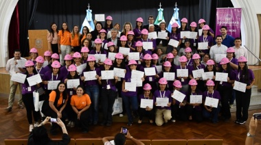 Más de 90 mujeres se graduaron de los cursos de oficios de la UNNE 2025