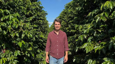 Graduado de la UDESA creó una startup que mejora la productividad agrícola con abejas