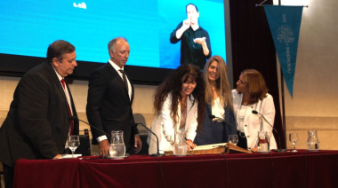 Asumió Laura Tarabella, primera rectora mujer en la historia de la UNL