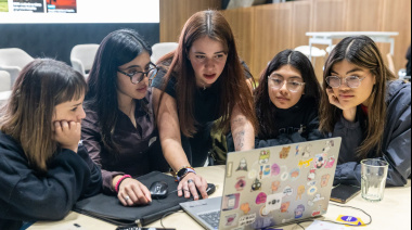 Frente a la brecha de género en IA, Chicas en Tecnología convoca a jóvenes latinoamericanas a IA Camp