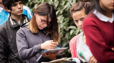 Radiografía de las juventudes argentinas: un estudio sobre expectativas, tecnología y participación