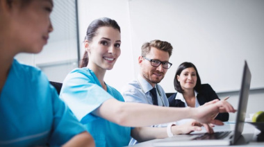 La Universidad ISALUD impulsa la formación continua en el sector salud y gestión con su oferta de cursos virtuales