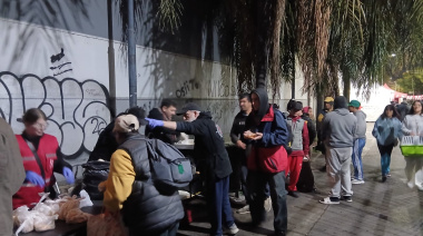 UFLO y "Los Irrecuperables 5": una alianza solidaria que transforma donaciones en platos de comida