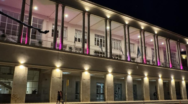 Octubre Rosa: la UNC ilumina el Pabellón Argentina para visibilizar la prevención del cáncer de mama