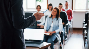 Dos nuevas licenciaturas a distancia para docentes de todo el país desde 2027