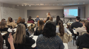 Educación a distancia: lanzan carreras universitarias enfocadas en IA e innovación pedagógica
