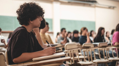La UNC ya acompaña a más de 350 estudiantes que retomaron sus carreras y buscan graduarse
