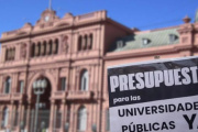La Justicia ordenó al Gobierno aplicar ya la recomposición salarial y las becas universitarias