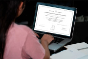 La UNRN emitió 1000 títulos universitarios digitales en un año