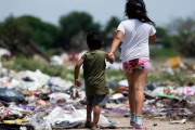 Pobreza infantil: casi 4 de cada 10 chicos no puede acceder a ropa o calzado por falta de dinero