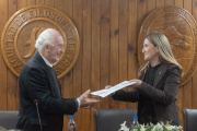 Hugo Francisco Bauzá es Doctor Honoris Causa de la UNCUYO