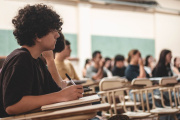 La UNC ya acompaña a más de 350 estudiantes que retomaron sus carreras y buscan graduarse