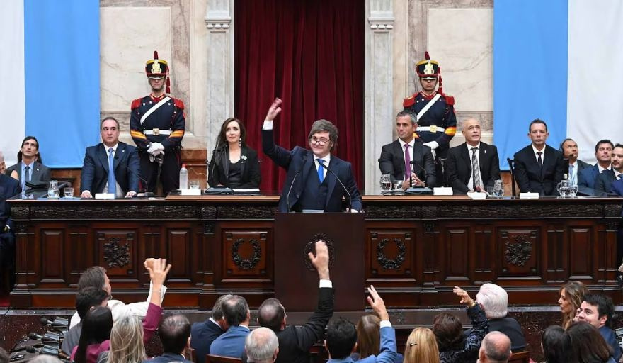 Milei anunció reformas educativas y crece la tensión con las universidades