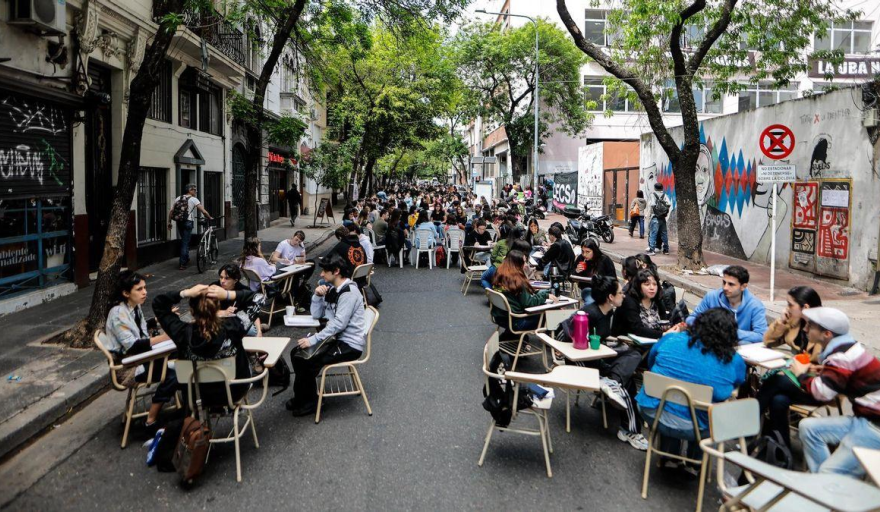 Universidades de todo el país reclaman por el financiamiento con clases públicas