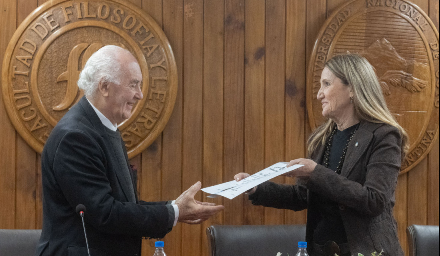 Hugo Francisco Bauzá es Doctor Honoris Causa de la UNCUYO